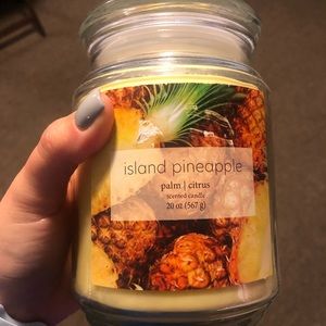 Island pineapple candle
